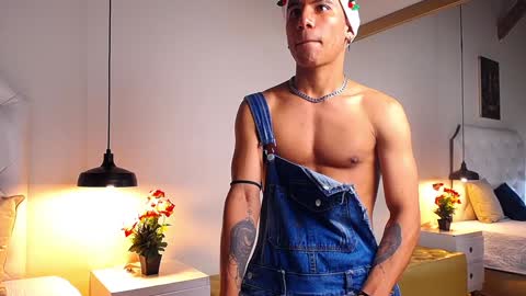 Snapshot of chris_weell chatting on 12.20.24 Chris Weell online show from 12.20.24