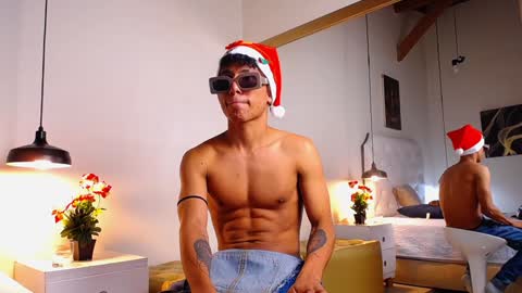 Snapshot of chris_weell chatting on 12.20.24 Chris Weell online show from 12.20.24