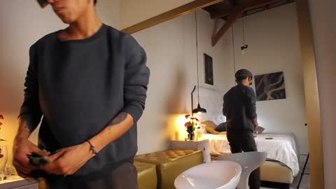 Snapshot of chris_weell chatting on 12.22.24 Chris Weell online show from 12.22.24