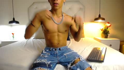 Snapshot of chris_weell chatting on 12.22.24 Chris Weell online show from 12.22.24