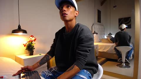 Snapshot of chris_weell chatting on 12.23.24 Chris Weell online show from 12.23.24