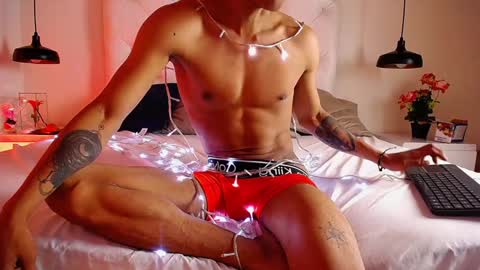 Snapshot of chris_weell chatting on 12.23.24 Chris Weell online show from 12.23.24