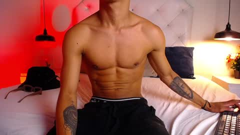 Snapshot of chris_weell chatting on 12.26.24 Chris Weell online show from 12.26.24