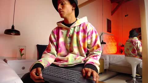 Snapshot of chris_weell chatting on 01.04.25 Chris Weell online show from 01.04.25