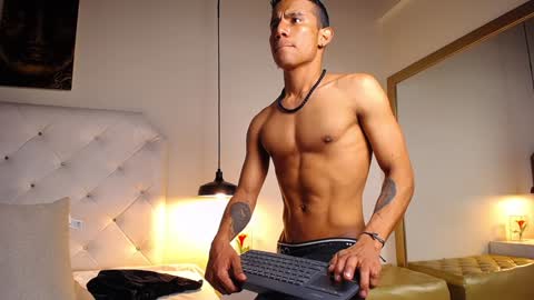 Snapshot of chris_weell chatting on 01.15.25 Chris Weell online show from 01.15.25