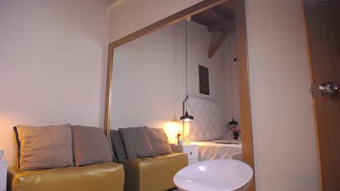 Snapshot of chris_weell chatting on 01.18.25 Chris Weell online show from 01.18.25