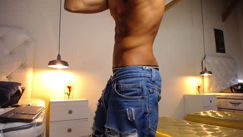 Snapshot of chris_weell chatting on 01.18.25 Chris Weell online show from 01.18.25