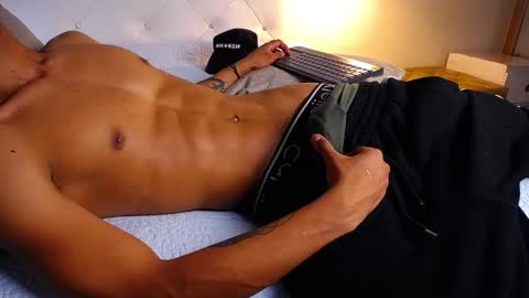 Snapshot of chris_weell chatting on 02.15.25 Chris Weell online show from 02.15.25