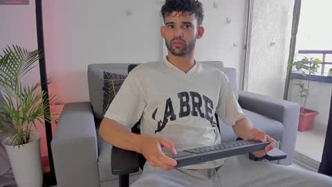 Im Chirs IM MODEL INDEPENDT online show from 01.07.25