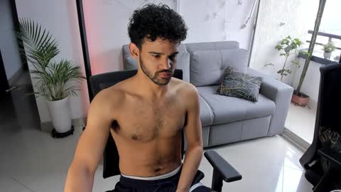 Im Chirs IM MODEL INDEPENDT online show from 02.06.25