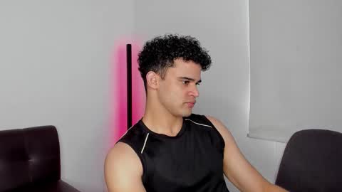 Im Chirs IM MODEL INDEPENDT online show from 09.29.25