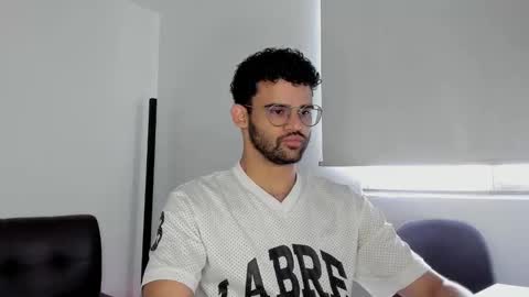 Im Chirs IM MODEL INDEPENDT online show from 10.16.25