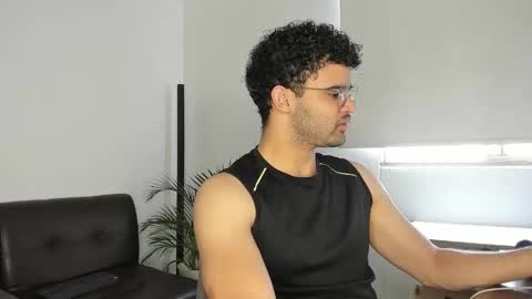 Im Chirs IM MODEL INDEPENDT online show from 11.06.25