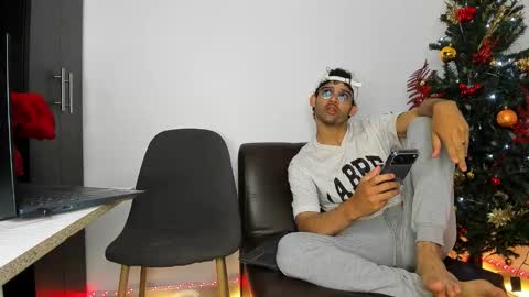 Im Chirs IM MODEL INDEPENDT online show from 11.27.25