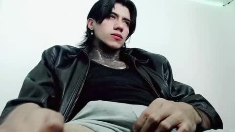 Snapshot of chriss_opp chatting on 03.10.25 CHRIS  INDEPENT MODEL online show from 03.10.25