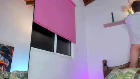 Hi dont forguet to follow me    online show from 10.17.25