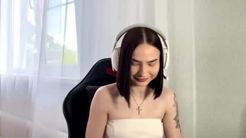 christelgabisi online show from 05.15.26