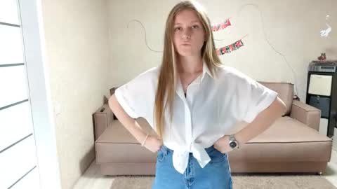 Snapshot of christianahessee chatting on 10.18.25 Iwi online show from 10.18.25