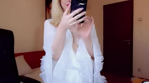 Snapshot of christihanson chatting on 02.13.25 christihanson online show from 02.13.25