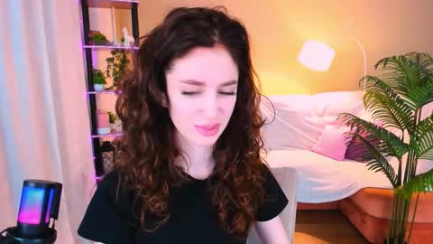 Snapshot of christinaconteeree chatting on 10.03.25 christinaconteeree online show from 10.03.25