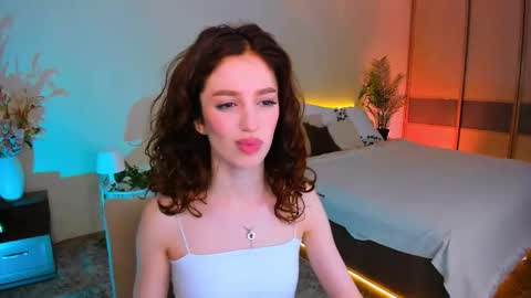 Snapshot of christinaconteeree chatting on 10.04.25 christinaconteeree online show from 10.04.25