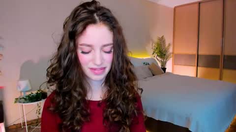 Snapshot of christinaconteeree chatting on 10.09.25 christinaconteeree online show from 10.09.25