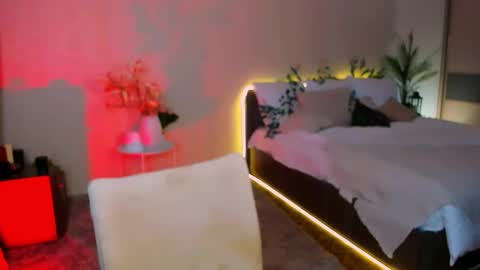 christinaconteeree online show from 11.22.25