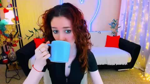Snapshot of christinaconteeree chatting on 04.27.26 christinaconteeree online show from 04.27.26