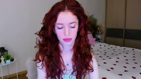 Snapshot of christinaconteeree chatting on 05.10.26 christinaconteeree online show from 05.10.26