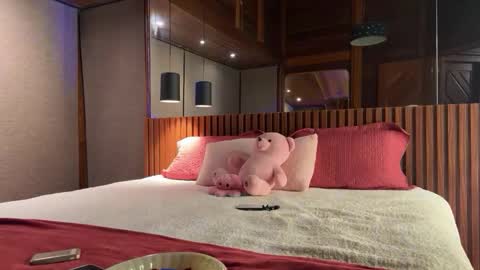 Snapshot of christinasage chatting on 09.25.25 Christina Sage online show from 09.25.25