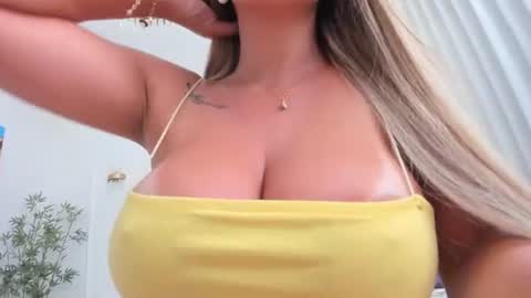 Snapshot of christine0990__ chatting on 07.15.26 Hi im Christine online show from 07.15.26
