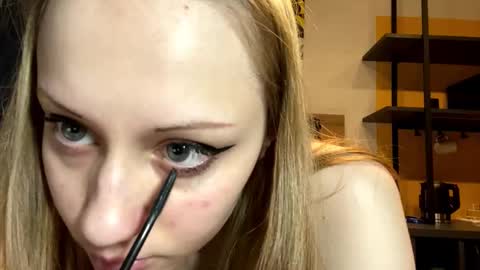 Snapshot of christinebrillhart chatting on 03.04.26 Bella online show from 03.04.26