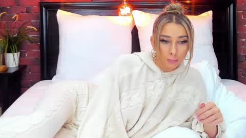 christyna_ross online show from 02.04.25