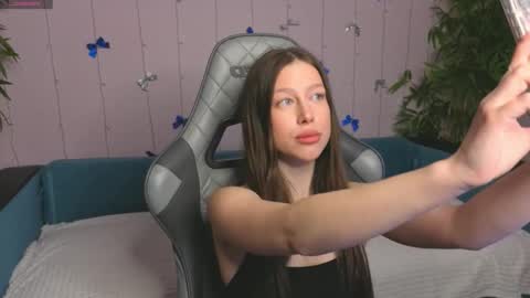 EvaBlonde TayaBrunette EliieBlack hair online show from 01.16.26