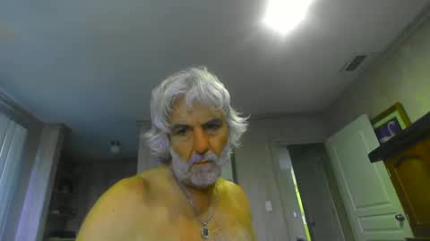 Snapshot of chuck354139 chatting on 01.05.25 chuck354139 online show from 01.05.25
