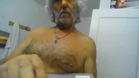 Snapshot of chuck354139 chatting on 01.09.25 chuck354139 online show from 01.09.25