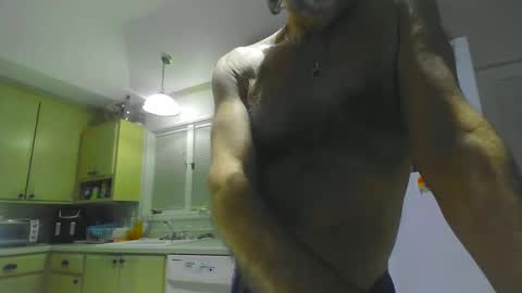 Snapshot of chuck354139 chatting on 01.21.25 chuck354139 online show from 01.21.25