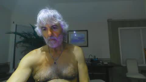 Snapshot of chuck354139 chatting on 02.13.25 chuck354139 online show from 02.13.25