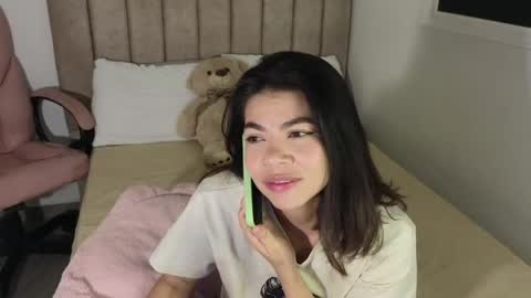 Snapshot of cielo_18d chatting on 05.15.26 Mia online show from 05.15.26