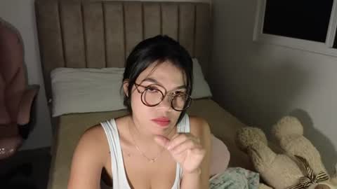 Snapshot of cielo_18d chatting on 06.24.26 Mia online show from 06.24.26