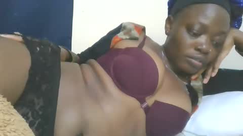 Snapshot of cilia_petite chatting on 10.18.25 cilia petite online show from 10.18.25