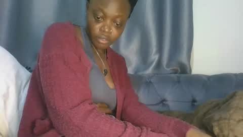 Snapshot of cilia_petite chatting on 04.21.26 cilia petite online show from 04.21.26