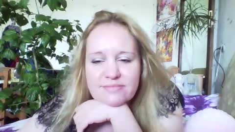 Snapshot of cinderella1204 chatting on 09.09.25 cinderella1204 online show from 09.09.25