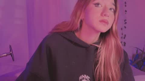 Snapshot of cinderella_lewis chatting on 09.24.25 Sofi Eva and Mey online show from 09.24.25