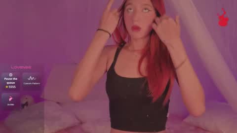 Snapshot of cinderella_lewis chatting on 11.05.25 Sofi Eva and Mey online show from 11.05.25