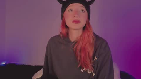 Snapshot of cinderella_lewis chatting on 01.07.26 Sofi Eva and Mey online show from 01.07.26