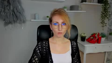 Snapshot of cinderellamoon chatting on 02.25.26 Cinderella online show from 02.25.26