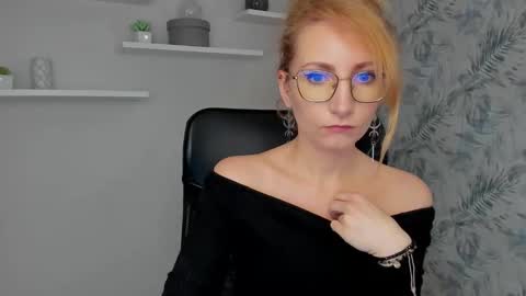 Snapshot of cinderellamoon chatting on 03.02.26 Cinderella online show from 03.02.26