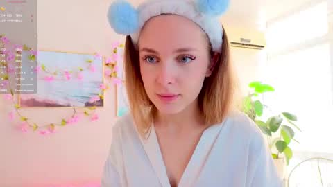 Snapshot of cindyreming01 chatting on 09.11.25 indy online show from 09.11.25