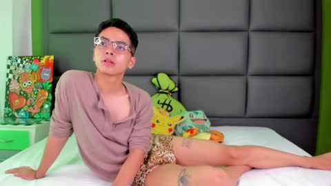 Snapshot of cinnamon_boyx chatting on 03.04.25 Cinna Boy online show from 03.04.25